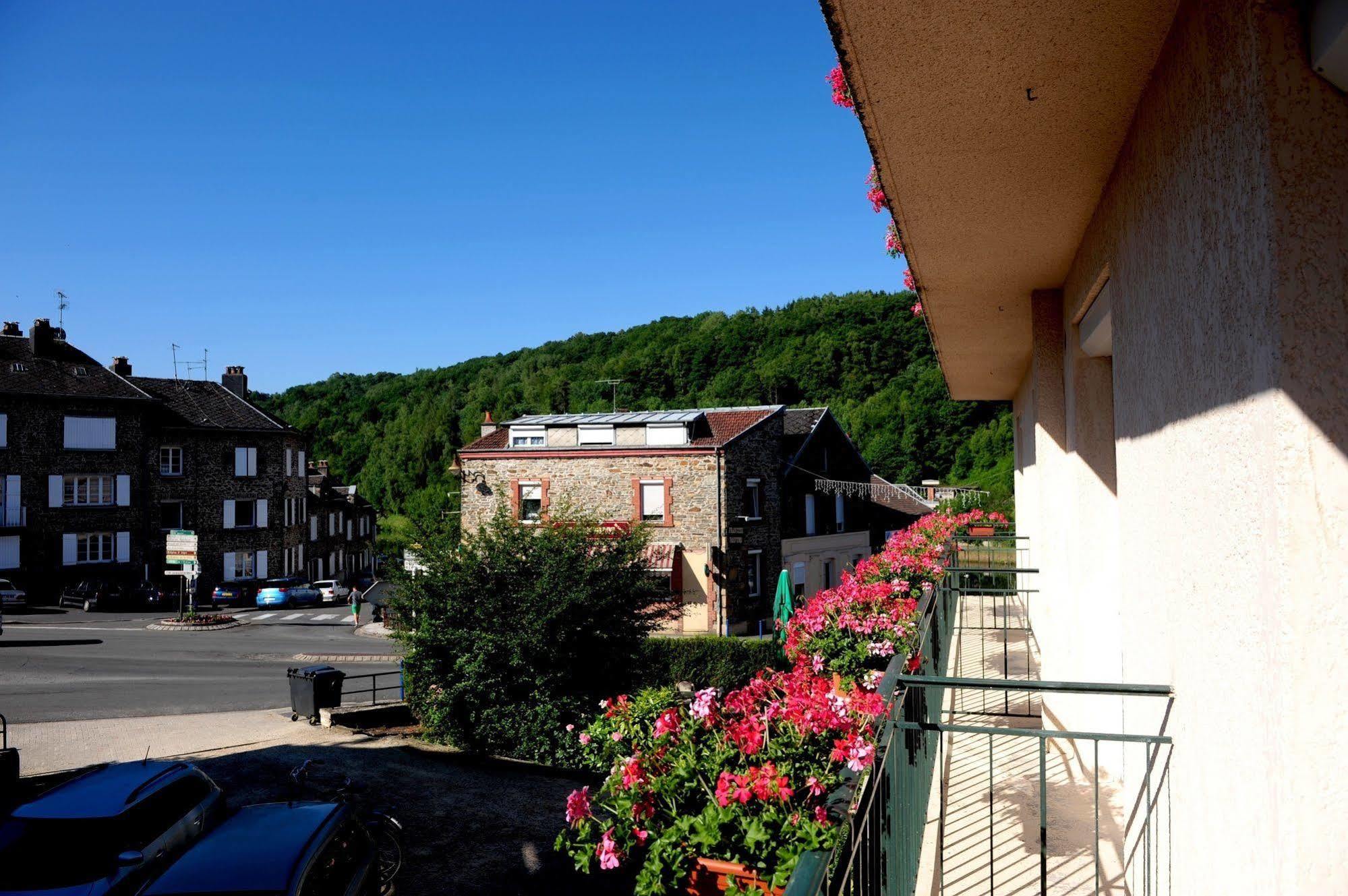 Logis Le Franco Belge Hotel Monthermé Exterior foto