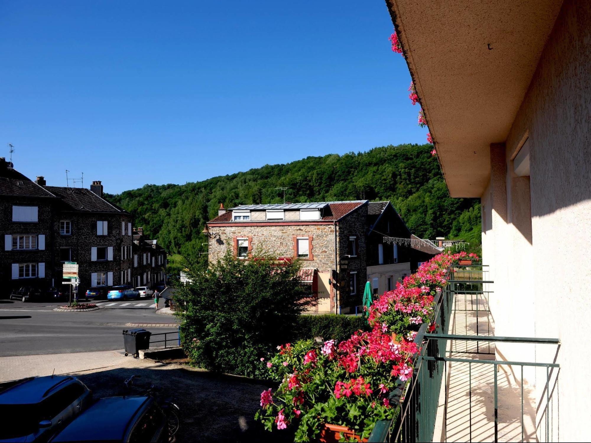 Logis Le Franco Belge Hotel Monthermé Exterior foto